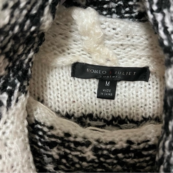 Loose Turtleneck Long sleeve oversized sweater-with fringe hem - M - Picture 3 of 5